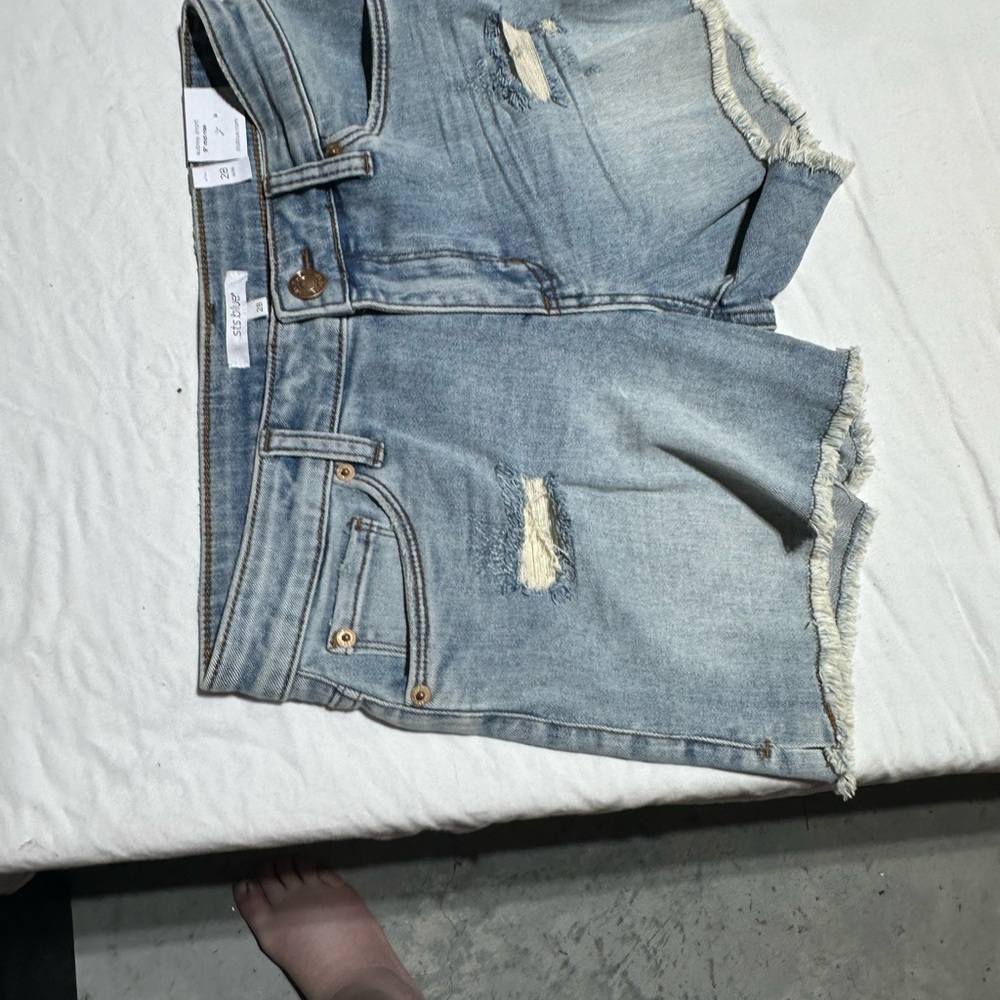 STS Blue Jeans distressed Aubrey shirt 9 in mid rise size 28